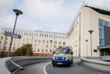 W Bydgoszczy coraz więcej przeszkód w dojeździe ambulansów do pacjenta. Tworzą je sami mieszkańcy
