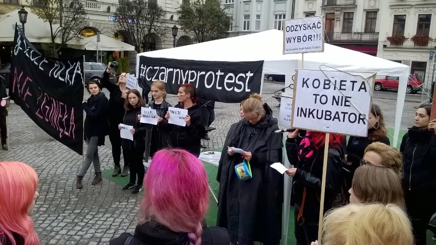 czarny protest w Cieszynie w czarny poniedziałek