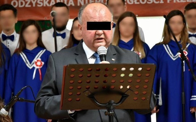 W Sądzie Rejonowym w Gorlicach zapadł wyrok skazujący Stanisława C. byłego dyrektora stadniny w Regietowie na rok pozbawienia wolności w zawieszeniu na dwa lata za czyn przeciwko wolności seksualnej i obyczajowości. Wyrok jest nieprawomocny.