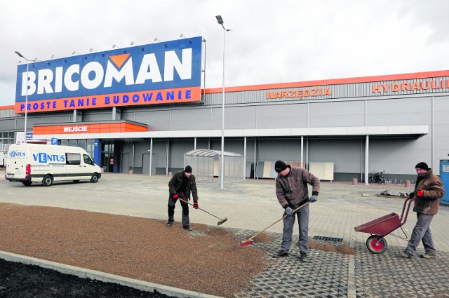 Pierwszy Bricoman powstał w SzczecinieNowy sklep ze składem budowlanym ma dobrą lokalizację. Do ul. Białowieskiej dojedziemy bez problemu z centrum i z prawobrzeża.