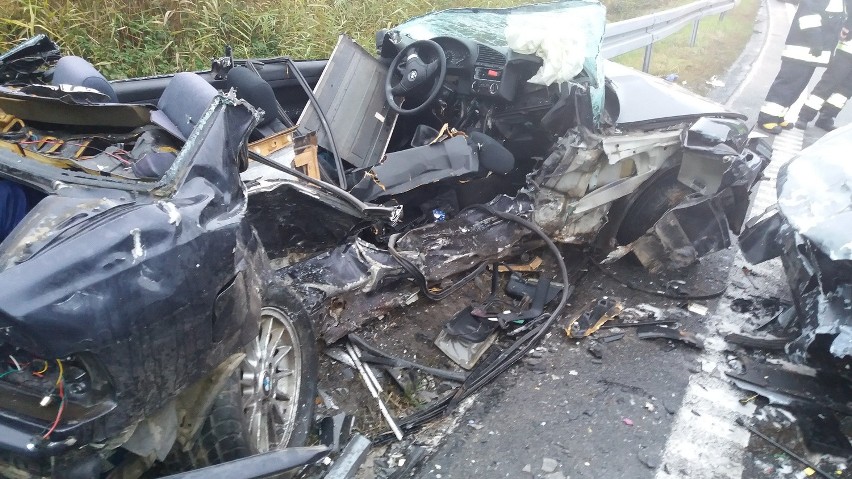 Tragiczne zderzenie BMW i opla w Jaworniku. Zginęły trzy osoby [ZDJĘCIA]