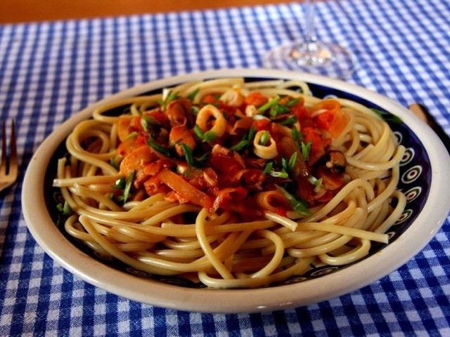 Spaghetti di Carne z klopsikami z soczystej wołowiny w sosie ze świeżych pomidorów, bazylii i kaparów - to główna nagroda w konkursie