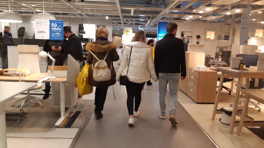 IKEA podczas lockdownu jest otwarta. W sobotę, 20 marca,...