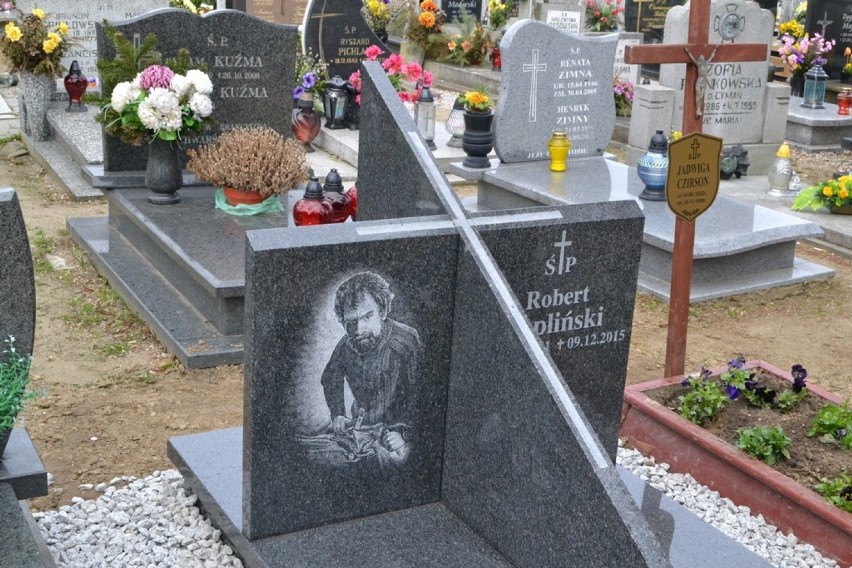 W Tczewie poświęcono nagrobek Roberta Peplińskiego, współautora pomnika Poległych Stoczniowców