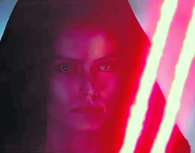 Czy Rey (w tej roli Daisy Ridley) w dziewiątej części „Gwiezdnych wojen” przejdzie na ciemną stronę mocy?