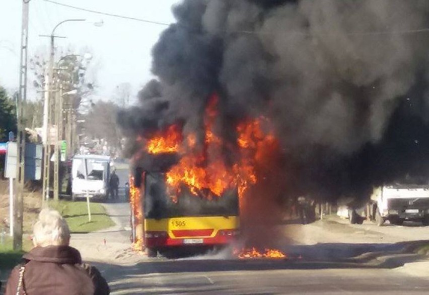 Spłonął autobus miejski na Pomorskiej! [FILM, zdjęcia]