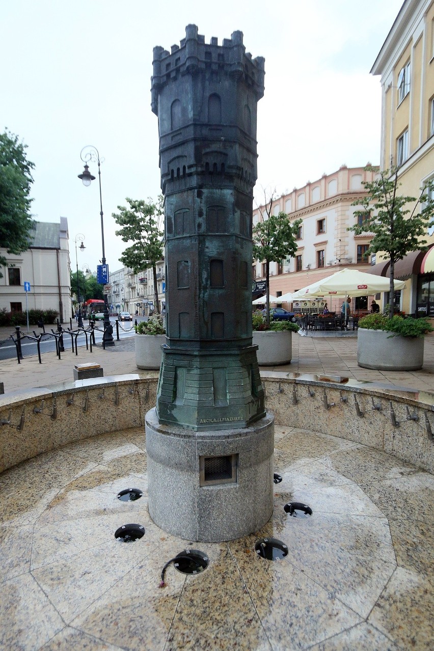 Kolejne fontanny w Lublinie zaczynają sezon. Ale poidełka „uziemione” przez epidemię. Zobacz