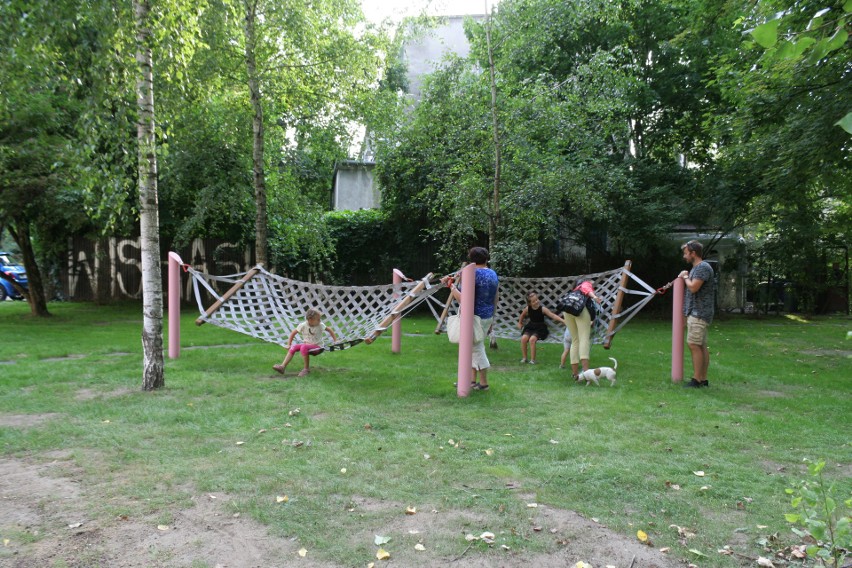 Kraków ma kolejny park kieszonkowy, już 18. Otwarto "Ptasi ogród" na Grzegórzkach [ZDJĘCIA, WIDEO]