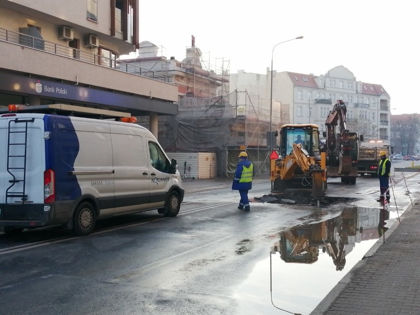 Ogromne utrudnienia na Garbarach w Poznaniu. Ulica jest...