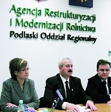 Do końca miesiąca podpiszemy umowy dotyczące modernizacji gospodarstw  rolnych - mówi Walenty Korycki (w środku)