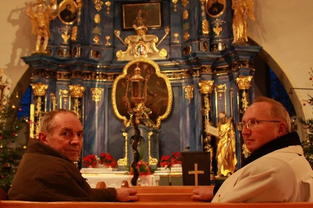 - Konserwatorzy przywrócili ołtarzowi dawny blask - mówią proboszcz ks. Mieczysław Sołtys i sołtys Ireneusz Jarnut.