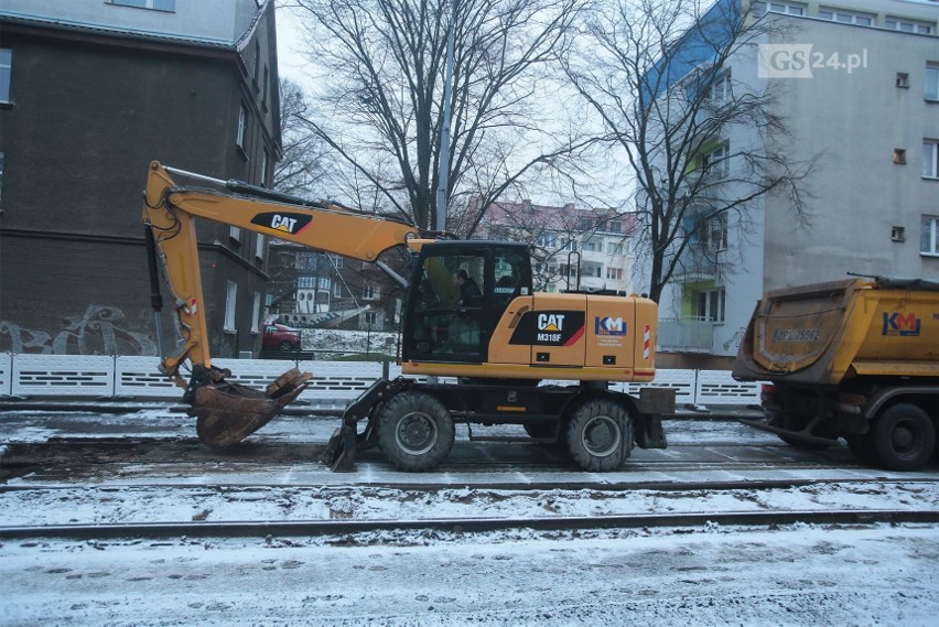 Szczecin. Zmiany na Niebuszewie i korki. Sprawdzamy, jaka jest sytuacja po rozpoczęciu przebudowy torowisk. ZDJĘCIA - 11.01.2021