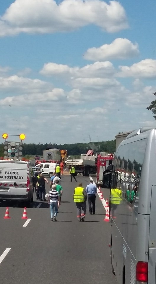 Wypadek na autostradzie A4: Z powodu wypadku dwóch ciężarówek autostrada jest zablokowana