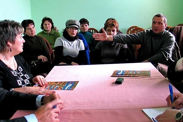 Rodzice uczniów z Walawy nie godzą się na likwidację miejscowej szkoły podstawowej. Proponują, aby władze gminy przynajmniej na rok odłożyły tę decyzję.