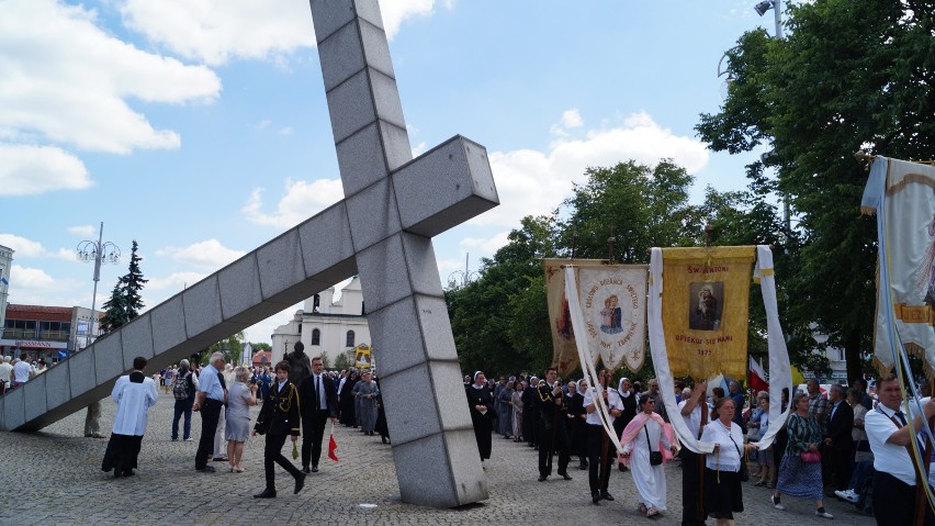 Częstochowa: Plastikowa Maryja na wodę oraz ciupaga. Pamiątki spod Jasnej Góry