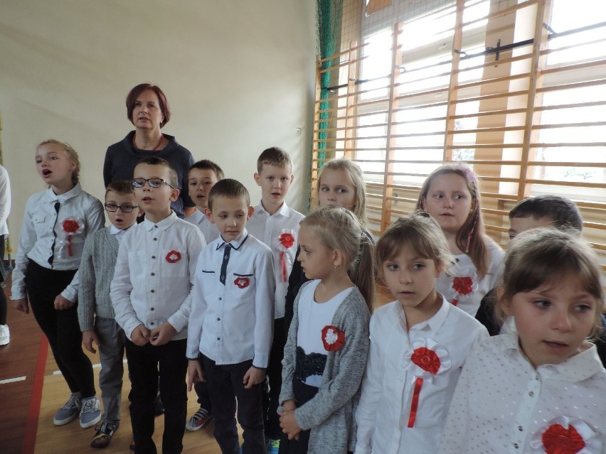 Publiczna Szkoła Podstawowa w Szerzawach przyłączyła się do akcji "Szkoła dla Hymnu"