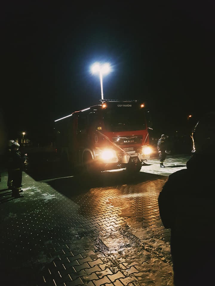 Strażacy z Fałkowa mają nowy wóz ratowniczo-gaśniczy. Ma prawie 300 koni mechanicznych i jest idealny do trudnych zadań [ZDJĘCIA]