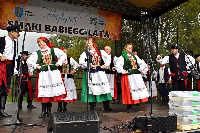 Zespół Pieśni i Tańca Ciekoty zaprezentował się w nowych strojach w czasie premierowego koncertu z „Suitą świętokrzyską”.