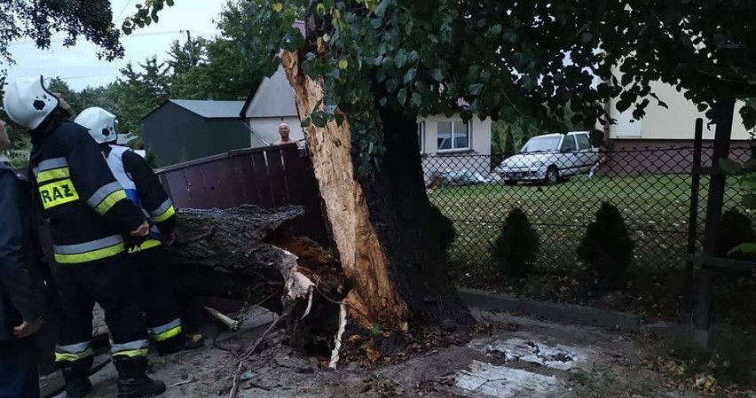 Wichury przeszły przez kilka powiatów. Burze bez deszczu, ale z piorunami