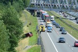Katowice: Wypadek na autostradzie A4 na wysokości ulicy Szopienickiej, w kierunku Wrocławia. Trzy osoby są ranne. Autostrada zablokowana