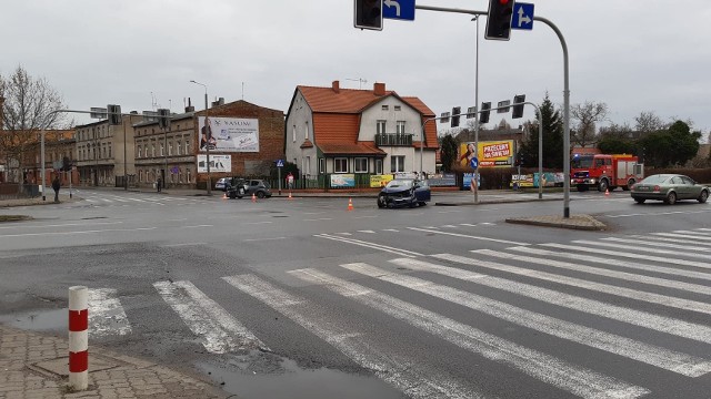 Zderzyły się dwie toyoty. Jedna osoba trafiła do szpitala.