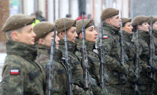 Żołnierze WOT. Polska będzie modernizować swoją armię i zwiększać jej liczebność - zapowiadał minister Mariusz Błaszczak
