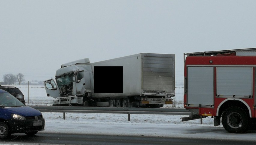 Uwaga! Zablokowana autostrada A1. Pod Włocławkiem zderzyło się 15 samochodów!