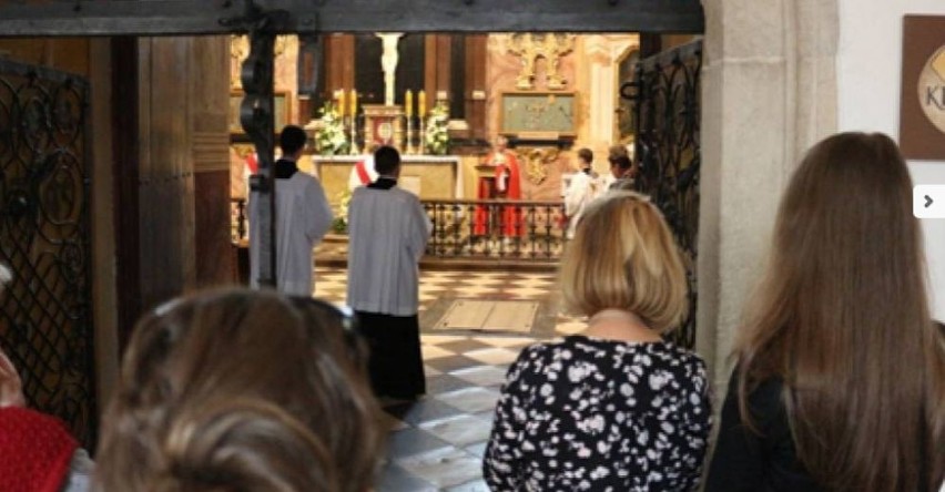 Uroczystości odpustowe na Świętym Krzyżu. W środę modlili się pielgrzymi indywidualni, było też kilka grup zorganizowanych [ZDJĘCIA]  