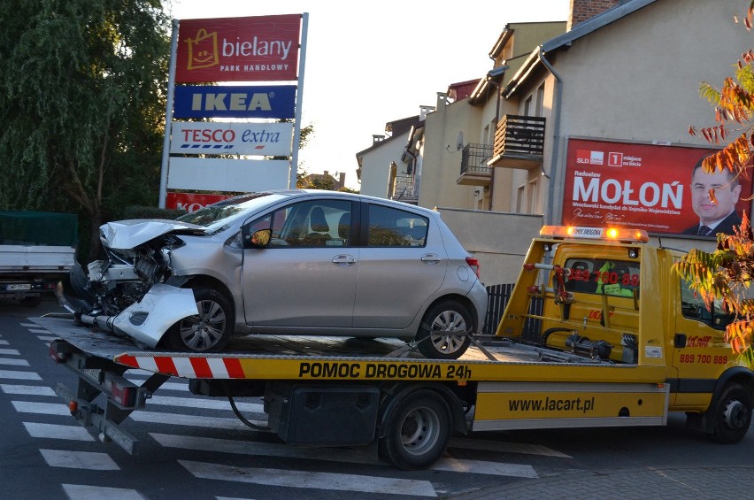 Wrocław: Groźny wypadek na Czekoladowej, zderzyły się cztery samochody (ZDJĘCIA)