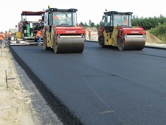 Prace przy budowie autostrady między Rzeszowem a Dębicą.