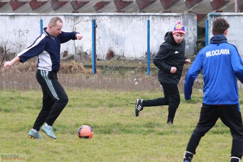 W samo południe 1 stycznia rozpoczął się półgodzinny mecz...