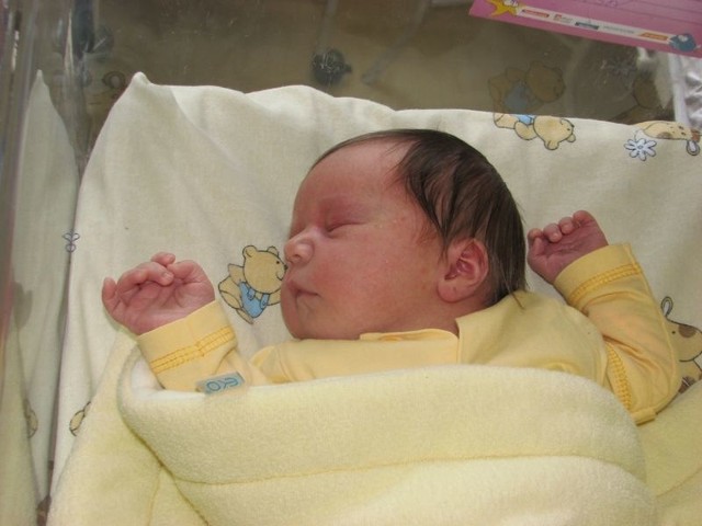 Córka Beaty i Andrzeja Walentowiczów urodziła się w sobotę, 28 lipca. Ważyła 3580 g i mierzyła 56 cm. W domu, w Brzozowie, na siostrę czekają: Ewa (4 l.) i Marcin (2 l.)