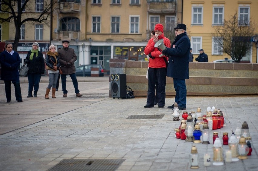 Zmarłego wspominał m.in. były burmistrz, Tadeusz Pogoda,...