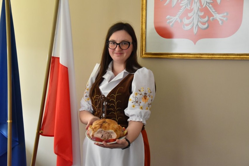 Radni powiatowi spróbowali nagrodzoną kaczkę. Recepturę...