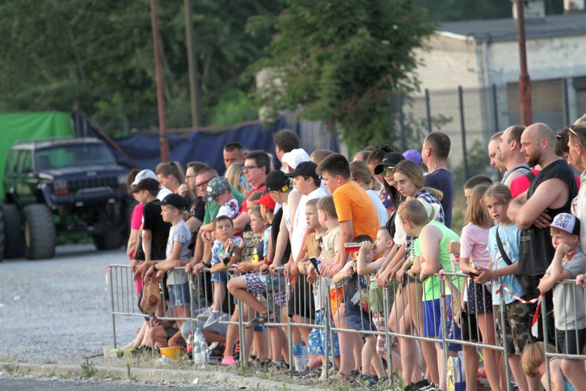 Pokazy kaskaderskie i monster trucki w Tarnobrzegu. Byliście? Poszukajcie siebie i zobaczcie zdjęcia z pokazów 