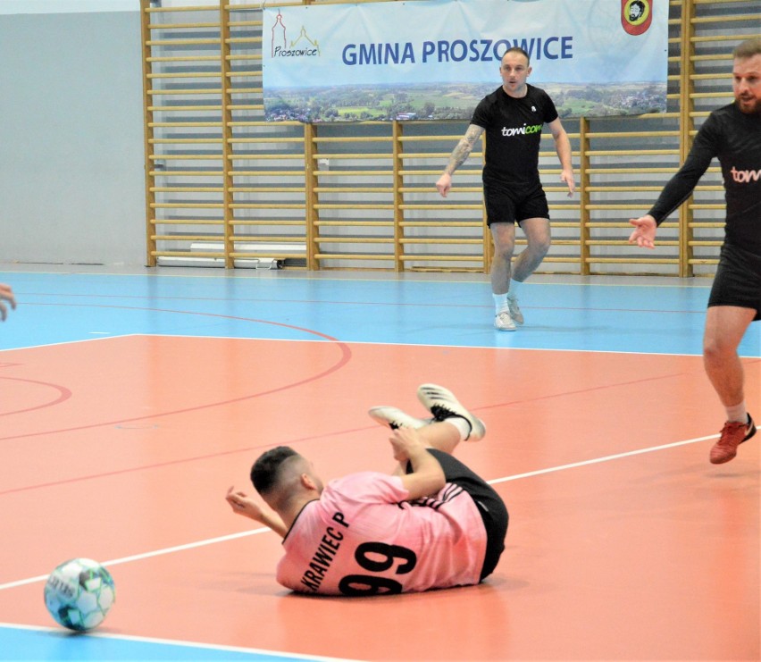 Proszowicka liga futsalu. Amplus i Bud-Rem w finale. Decydowały rzuty karne!