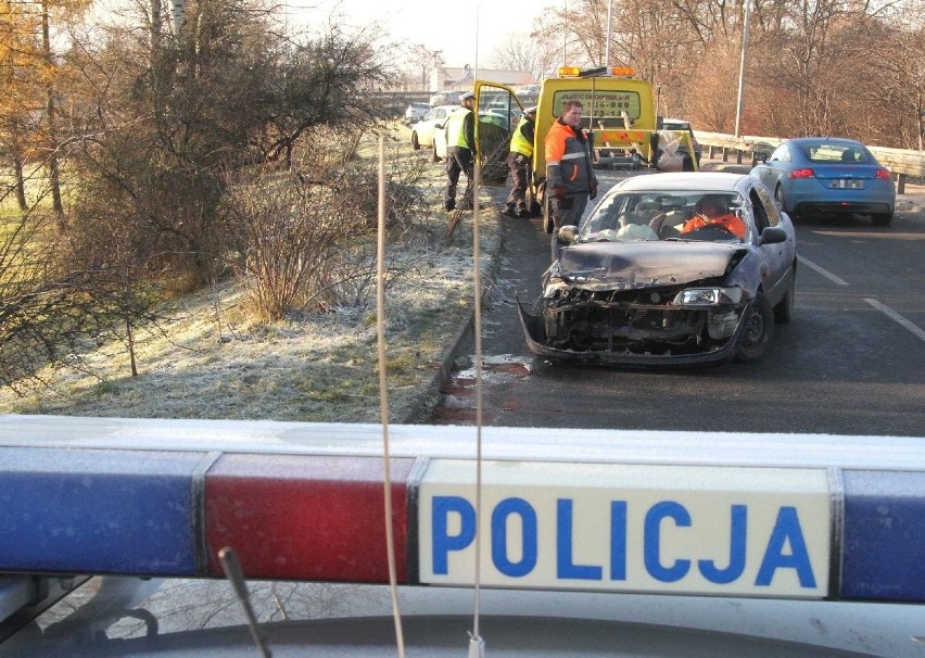 Zderzenie trzech aut w Kielcach (zdjęcia)