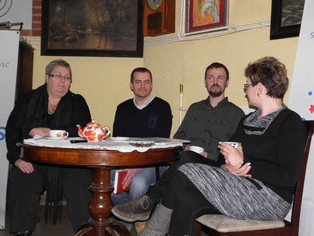 Marcin Wałdoch (drugi z lewej) to jeden z filarów antyburmistrzowskiej opozycji