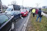 Karambol na pl. Społecznym. Kompletnie pijany kierowca staranował kilka aut [ZDJĘCIA]