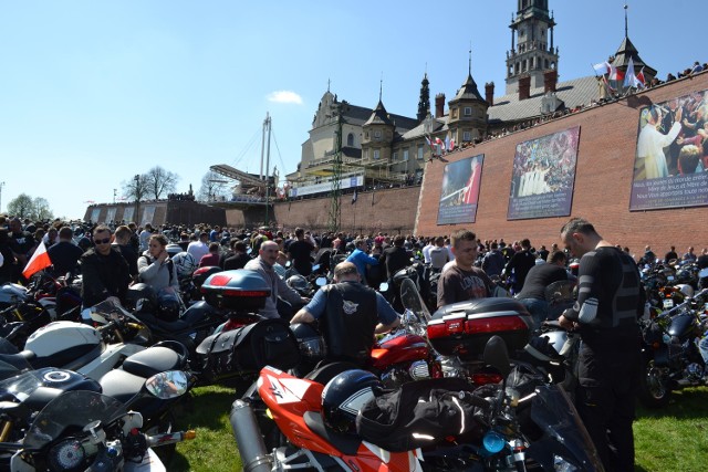 Kilkanaście tysięcy motocyklistów przybyło w niedzielę na Jasną Górę. Błonia pękały w szwach.