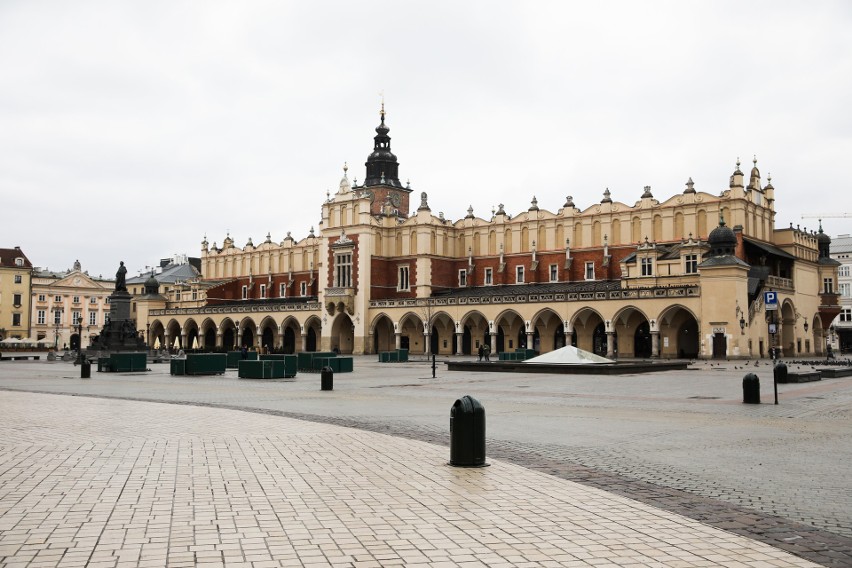 Kraków nie do poznania. Kiedyś miasto tętniące życiem, dziś opustoszałe [PORÓWNANIE] 