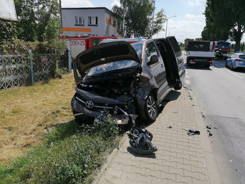 Wypadek trzech samochodów na drodze Wrocław - Kłodzko