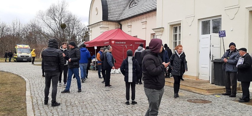Delegacja powiatu radomskiego dotarła w niedzielę 27 lutego na granicę polsko-ukrainską. Chcą pomóc uchodźcom