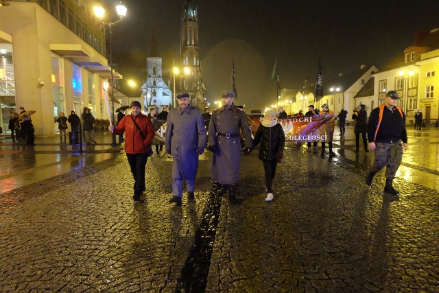 Siódmy Białostocki Marsz Niepodległości wyruszył 10 listopada o godz. 17 spod pomnika marszałka Józefa Piłsudskiego na Rynku Kościuszki. 