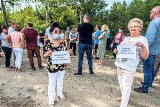 Protest w Koszalinie. Mieszkańcy osiedla nie chcą po sąsiedzku domów bliźniaków​