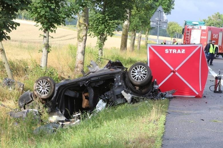 Wypadek w Noskowie. Są zarzuty dla 21-latka, który jechał blisko 180 km/h. Odpowie za śmierć trzech osób