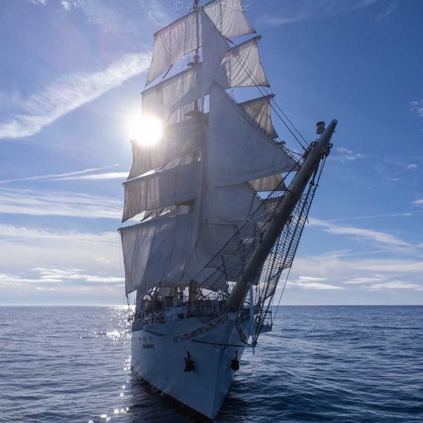 Akcja ratownicza podczas rejsu "Daru Młodzieży" w ramach regat The Tall Ships Races. Galeria zdjęć