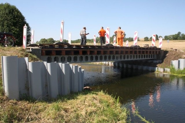 Trwa budowa mostu na rzecze Kamionce w Niwach