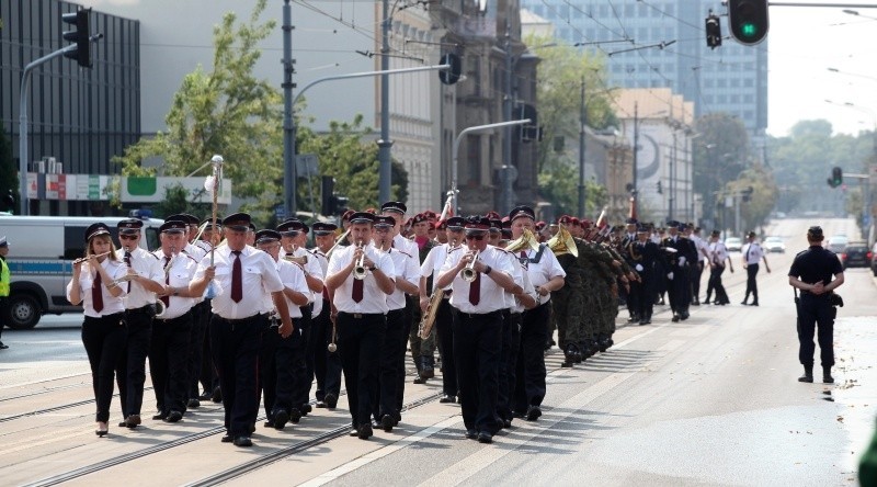 Święto Wojska Polskiego w Łodzi. Tramwaje na Piotrkowskiej wstrzymane [zdjęcia]