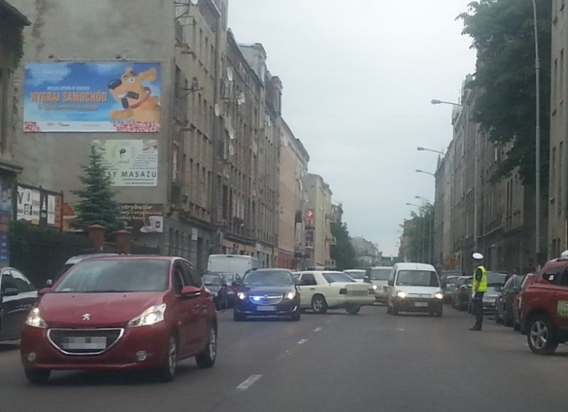 Wypadek na ul. Radwańskiej. Mercedes wjechał w motocyklistę [zdjęcia]